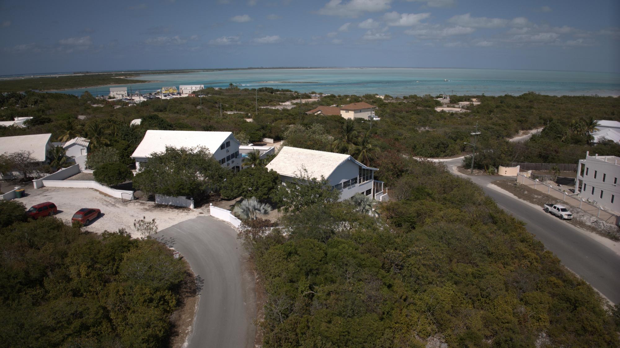 NELSON HILL ROAD 4-BED VILLA - Gallery image 5