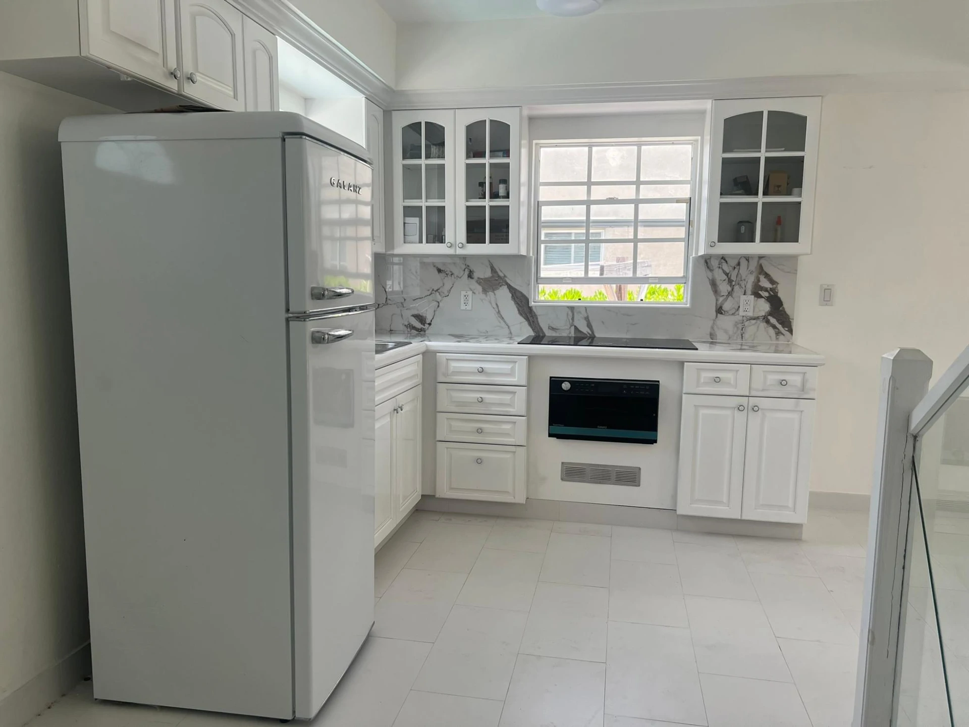 Charming Home in Leeward - Gallery image 5