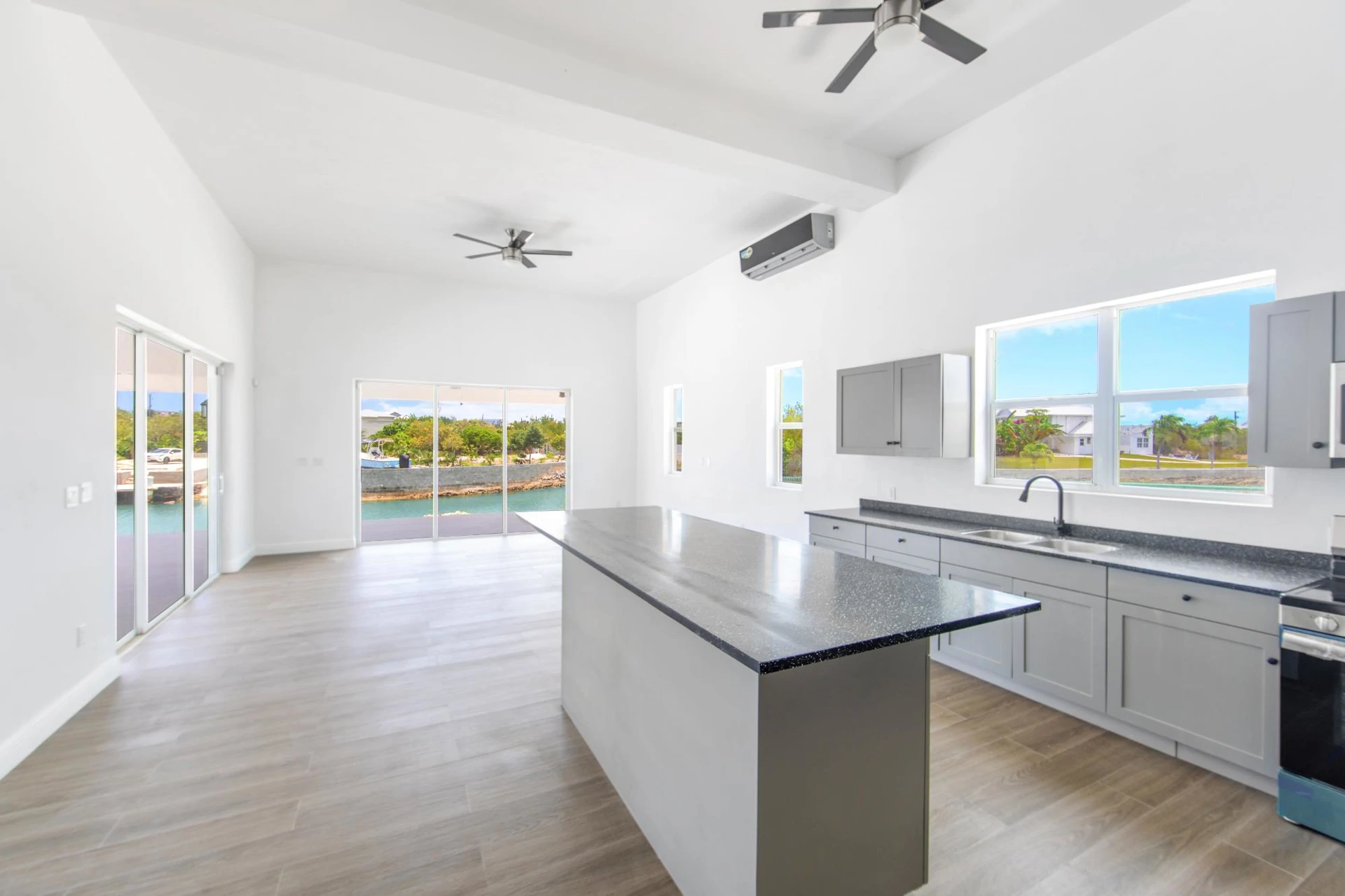 DUAL CANAL FRONT HOMES - Gallery image 2