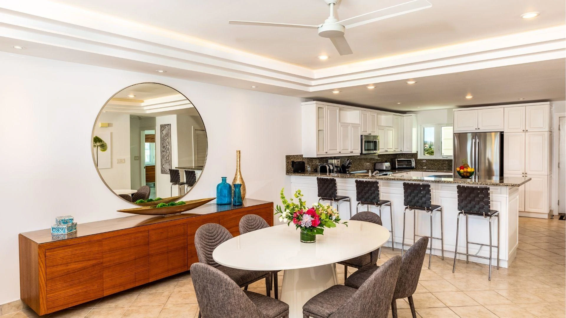 E12 The Yacht Club - Gallery image 4