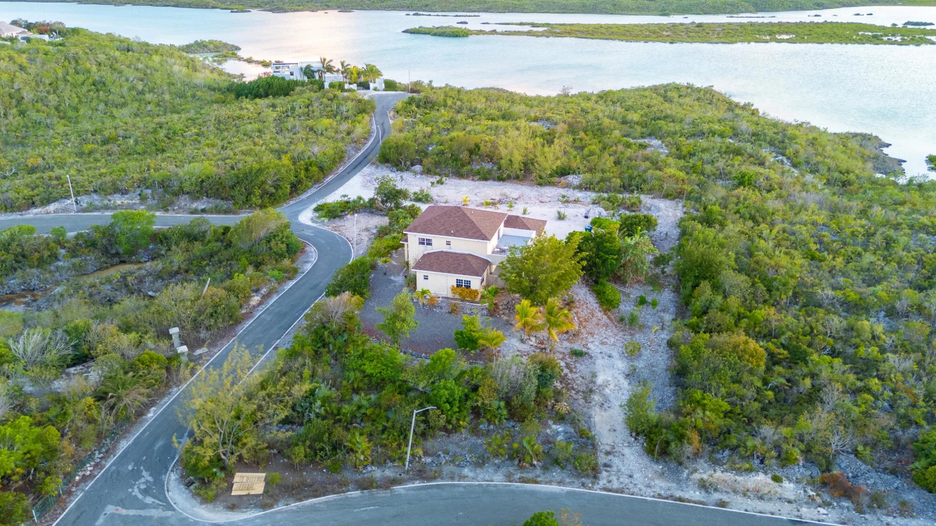 Villa Ellise on Pond View Close - Gallery image 5