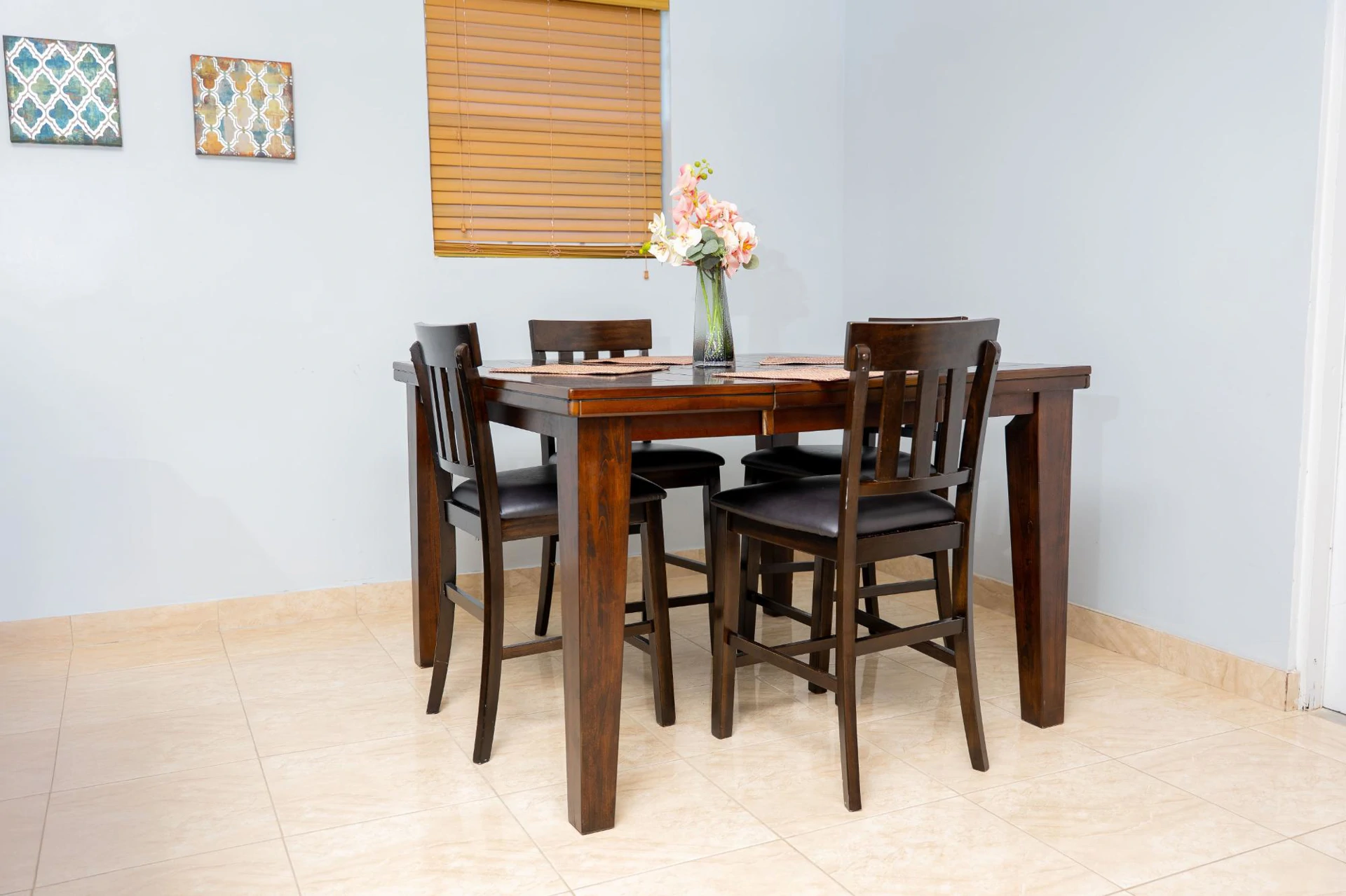 Villa Ellise on Pond View Close - Gallery image 12