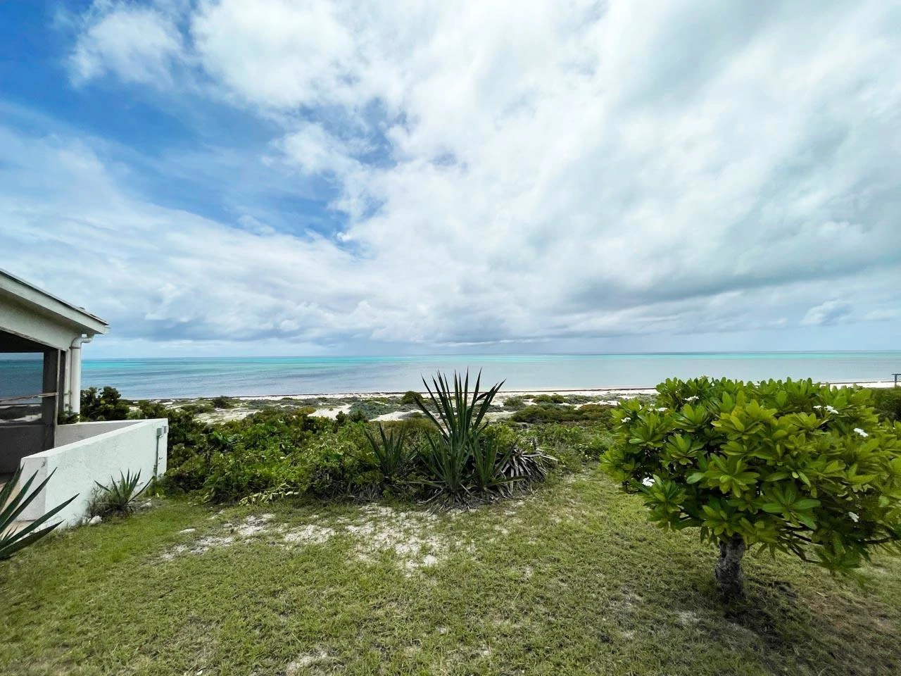 OCEAN VIEW 3 BEDROOM BEAUTY - Gallery image 2