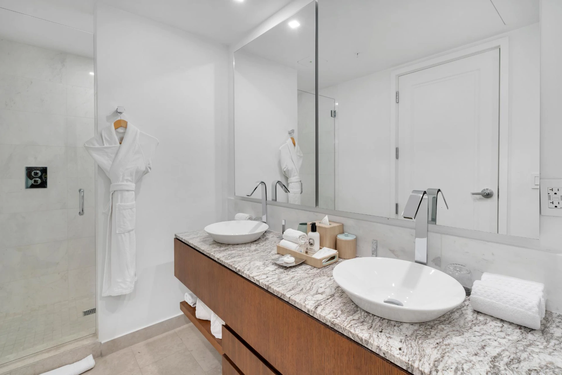UNIT 1010 RITZ CARLTON 2BR/3BA - Gallery image 11