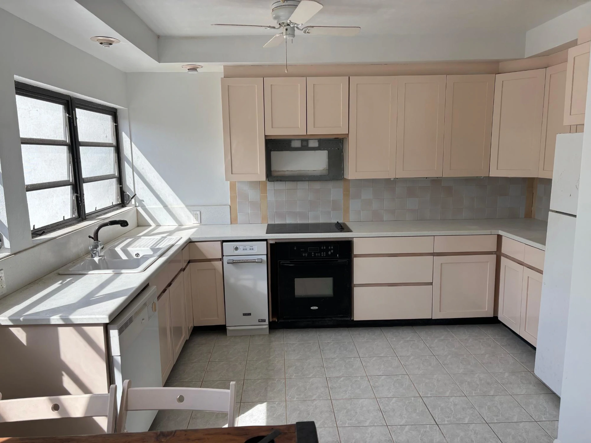 NELSON HILL ROAD 4-BED VILLA - Gallery image 24