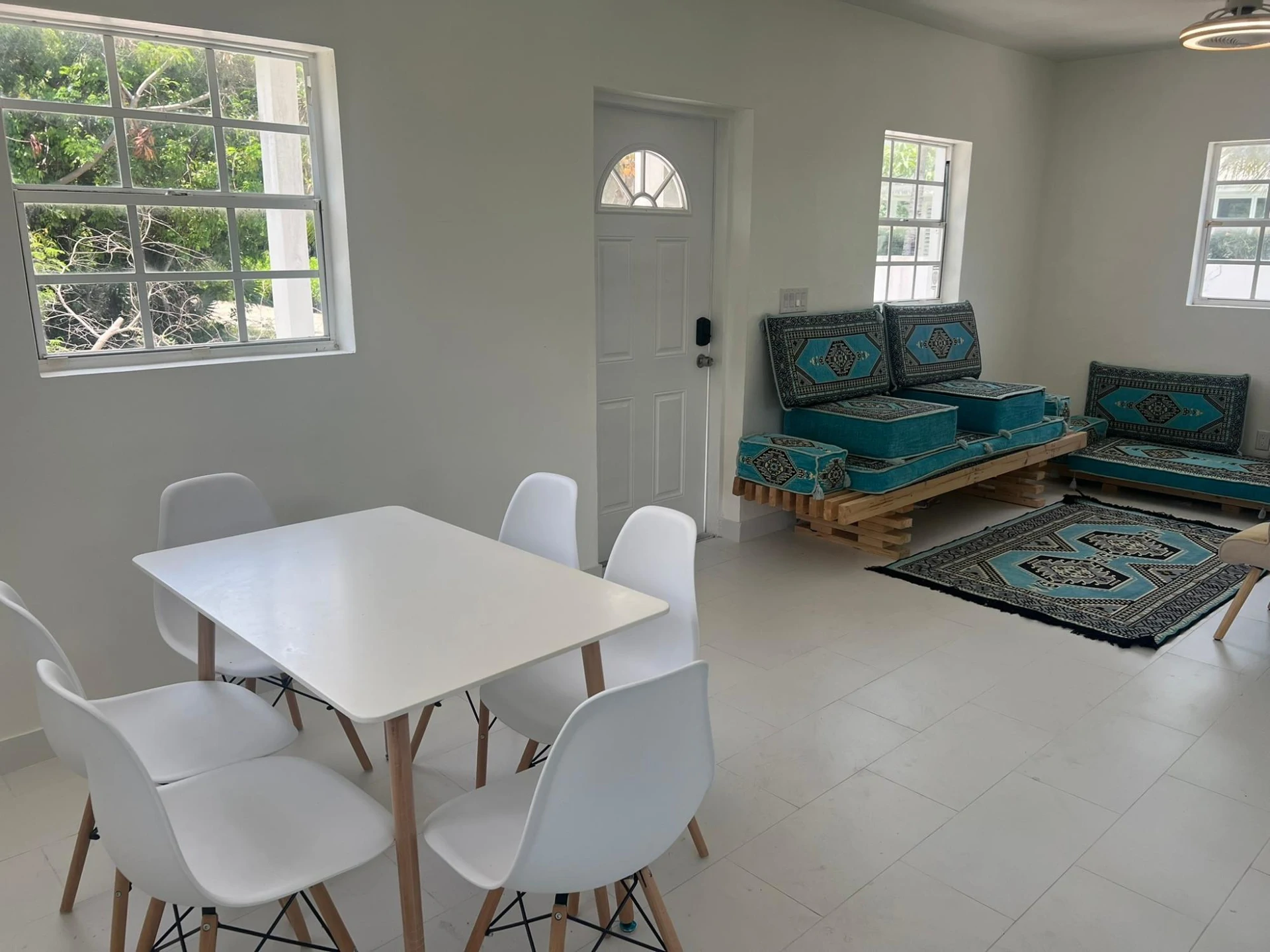 Charming Home in Leeward - Gallery image 7