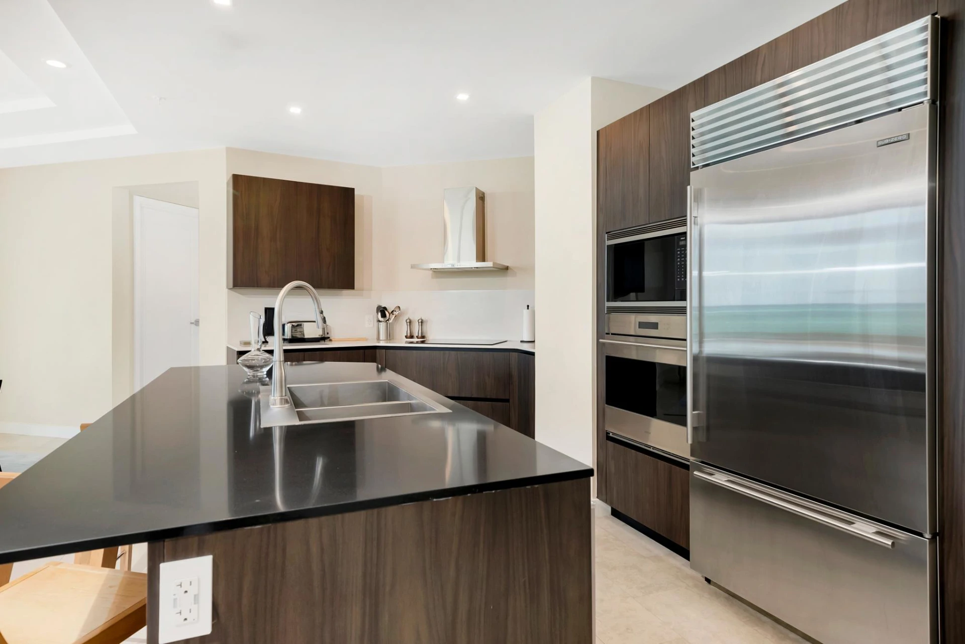 UNIT A4C RITZ CARLTON 3BR/4BA/DEN/LAUNDRY - Gallery image 10