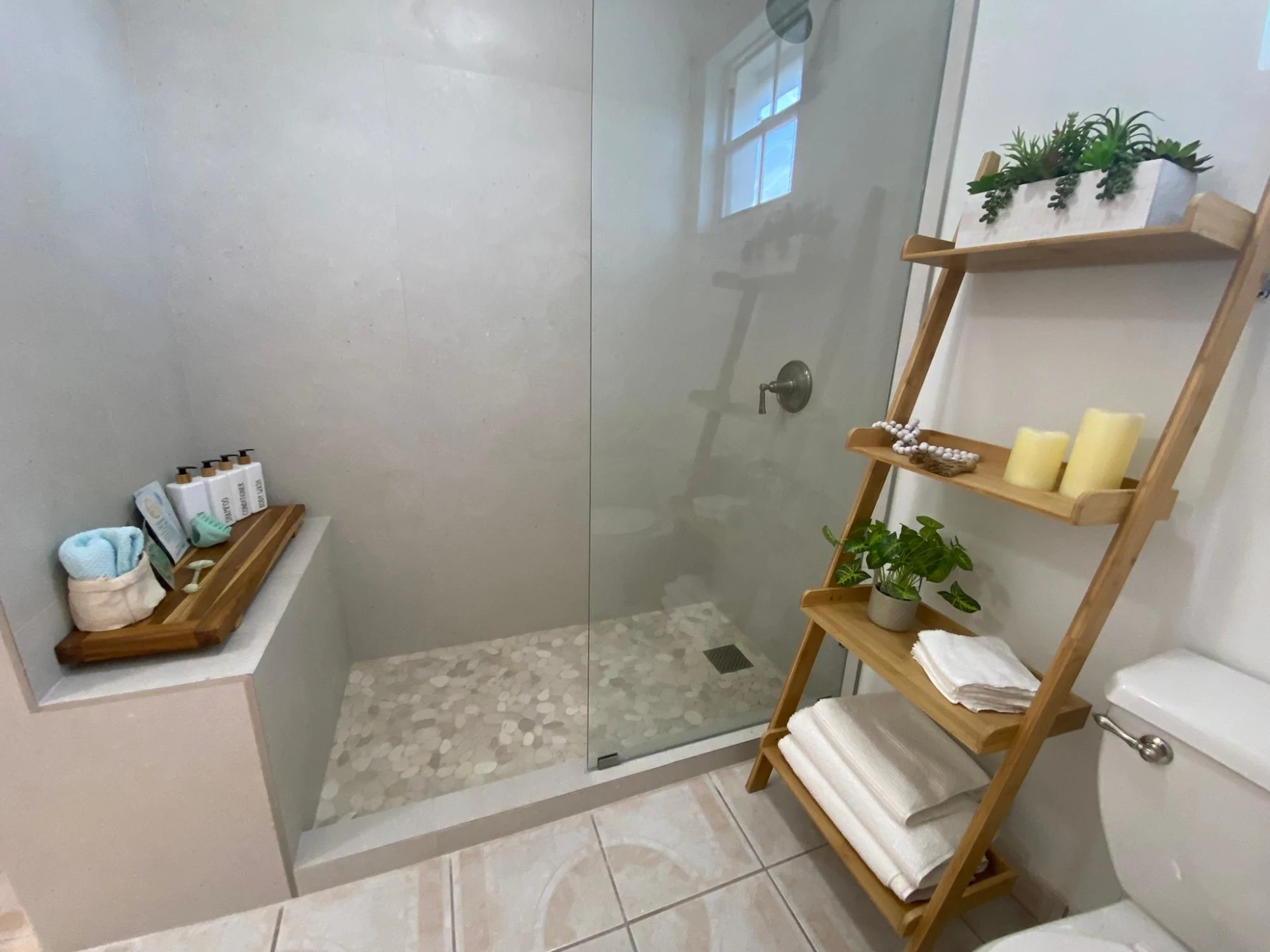 B101 Queen Angel - Gallery image 10