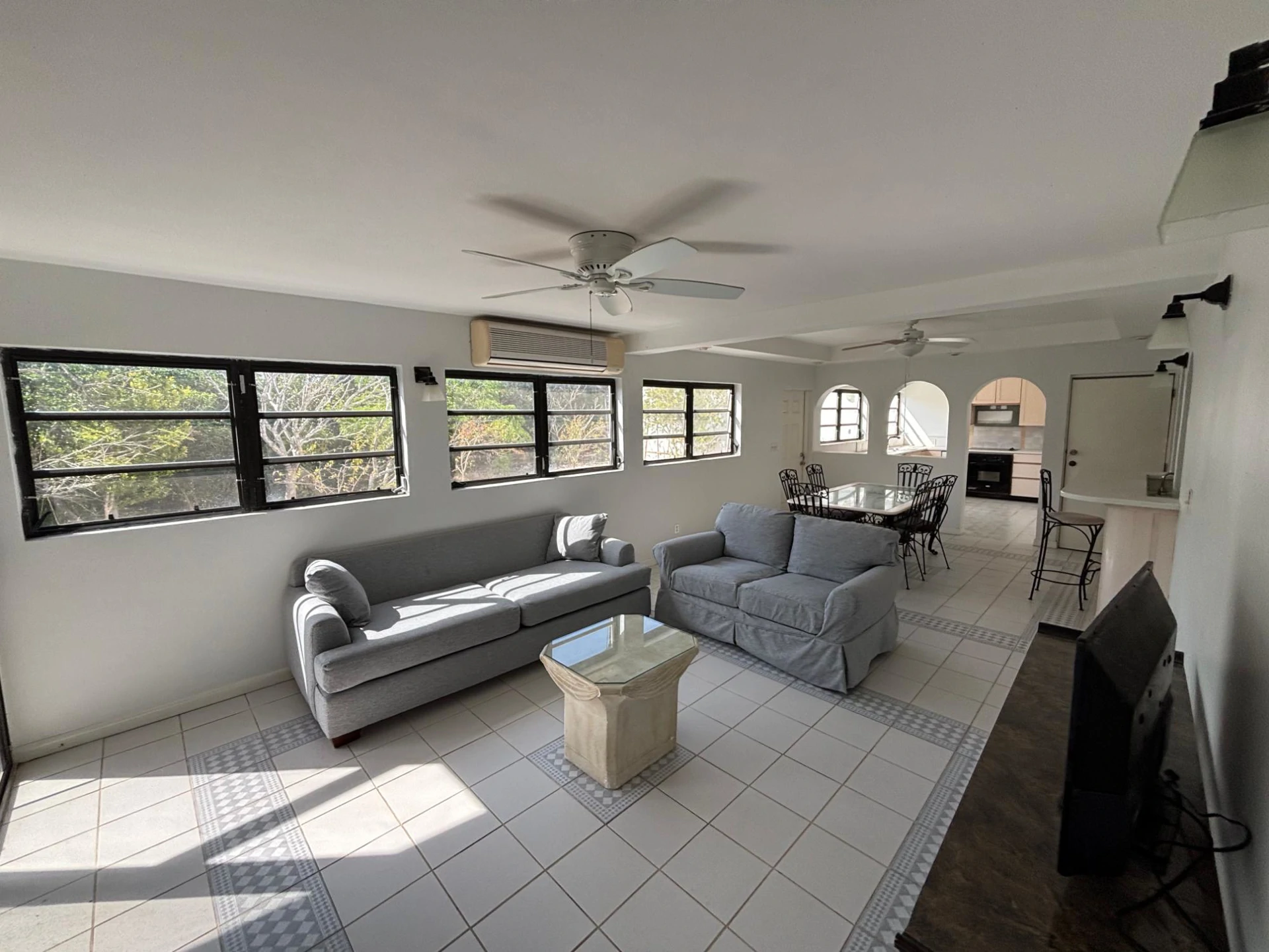 NELSON HILL ROAD 4-BED VILLA - Gallery image 20