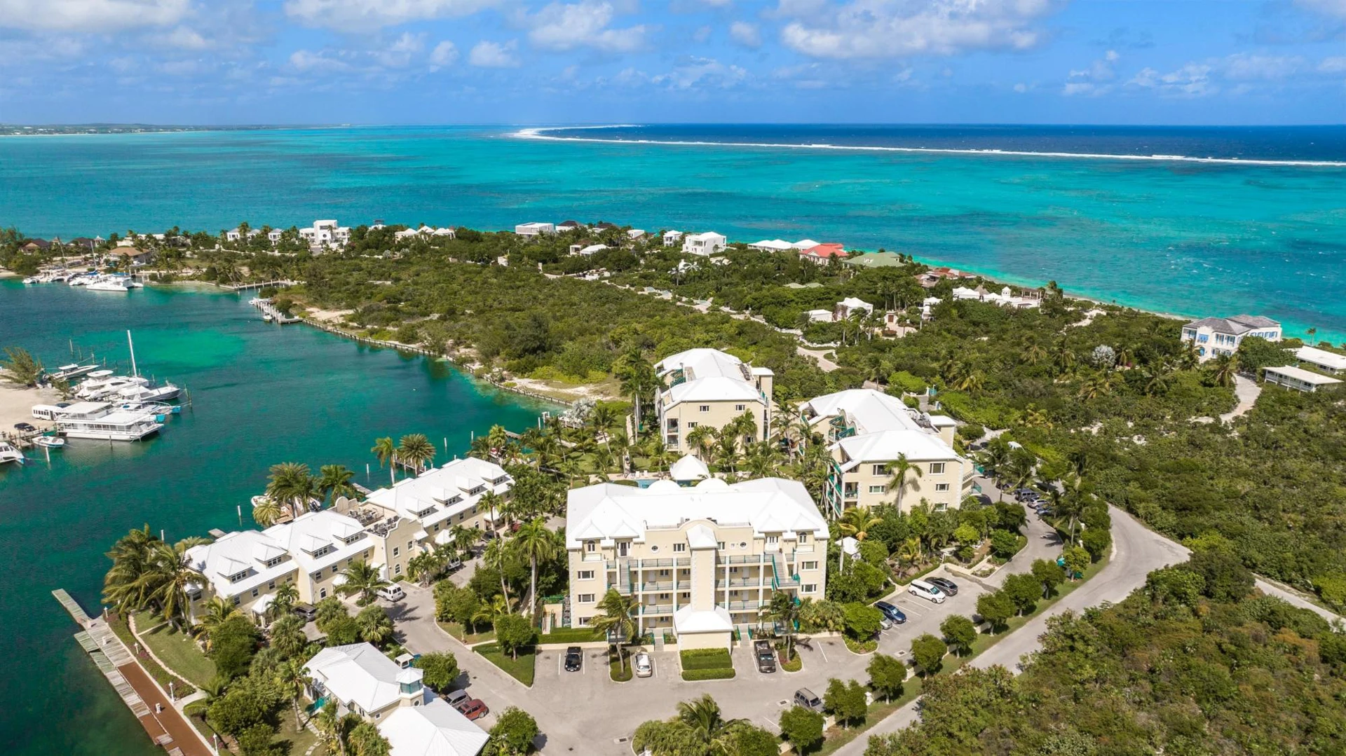 THE YACHT CLUB - Gallery image 33