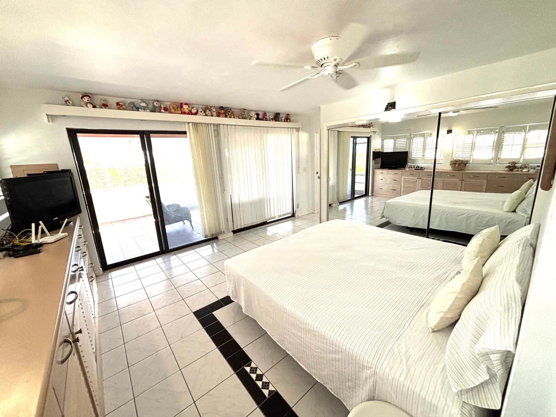 NELSON HILL ROAD 4-BED VILLA - Gallery image 36