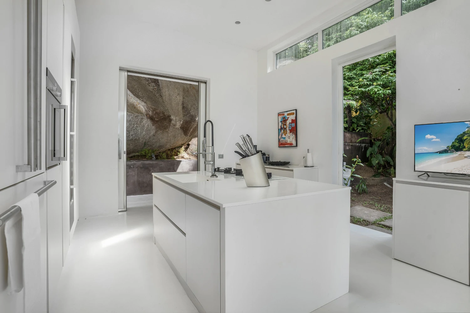 Architectural modernist beachfront villa for sale in Mahé, Seychelles - Gallery image 10