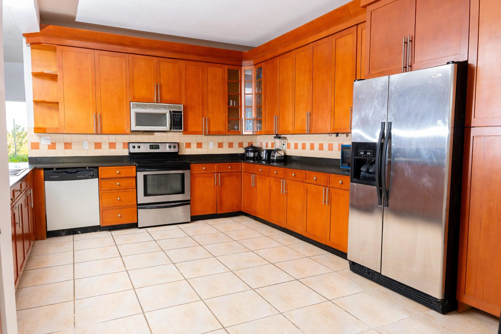 Villa Ellise on Pond View Close - Gallery image 13