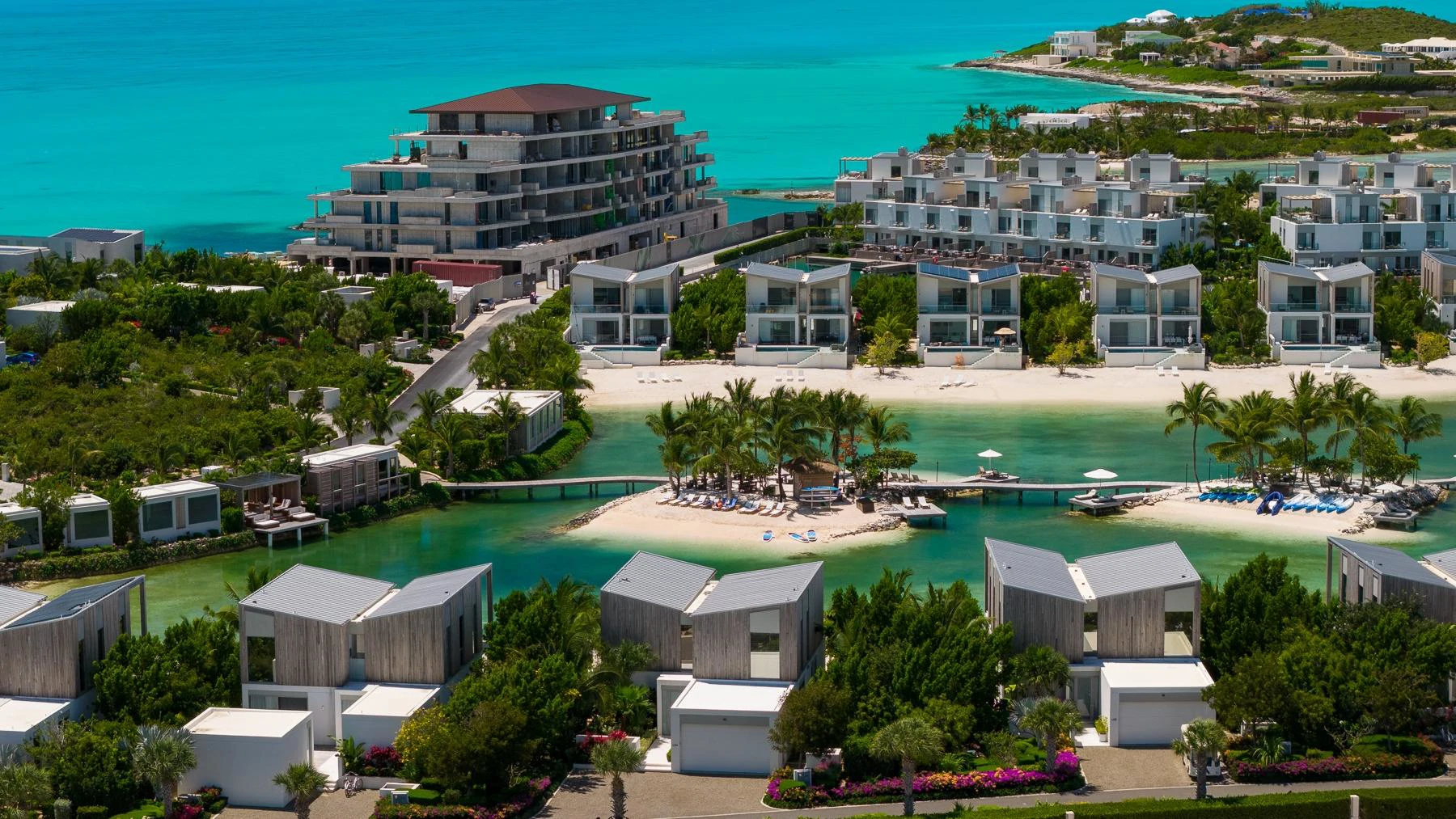 SOUTH BANK LAGOON BEACH VILLA 4