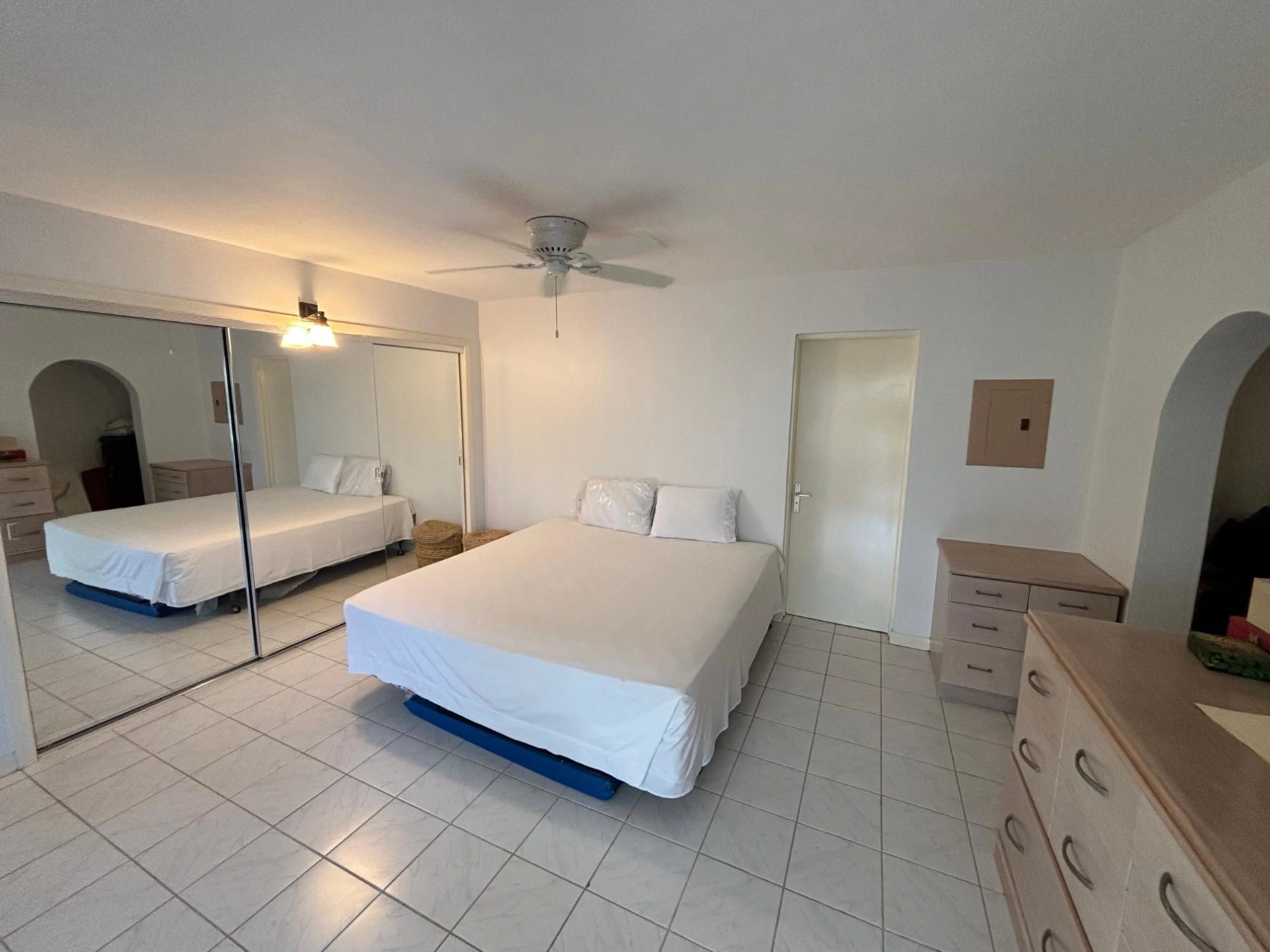 NELSON HILL ROAD 4-BED VILLA - Gallery image 30