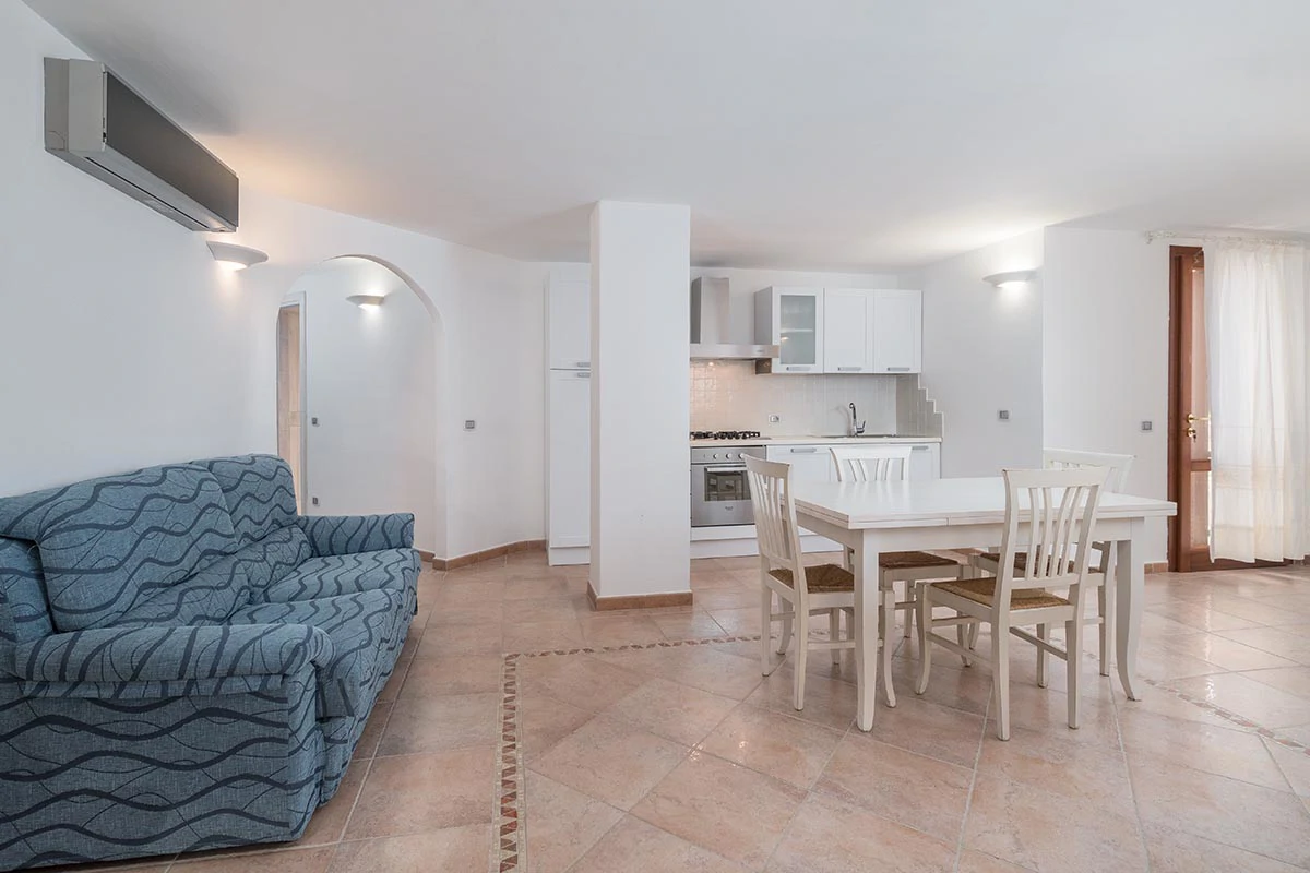 5 bed pool villa with direct beach access in Sardinia - Gallery image 4