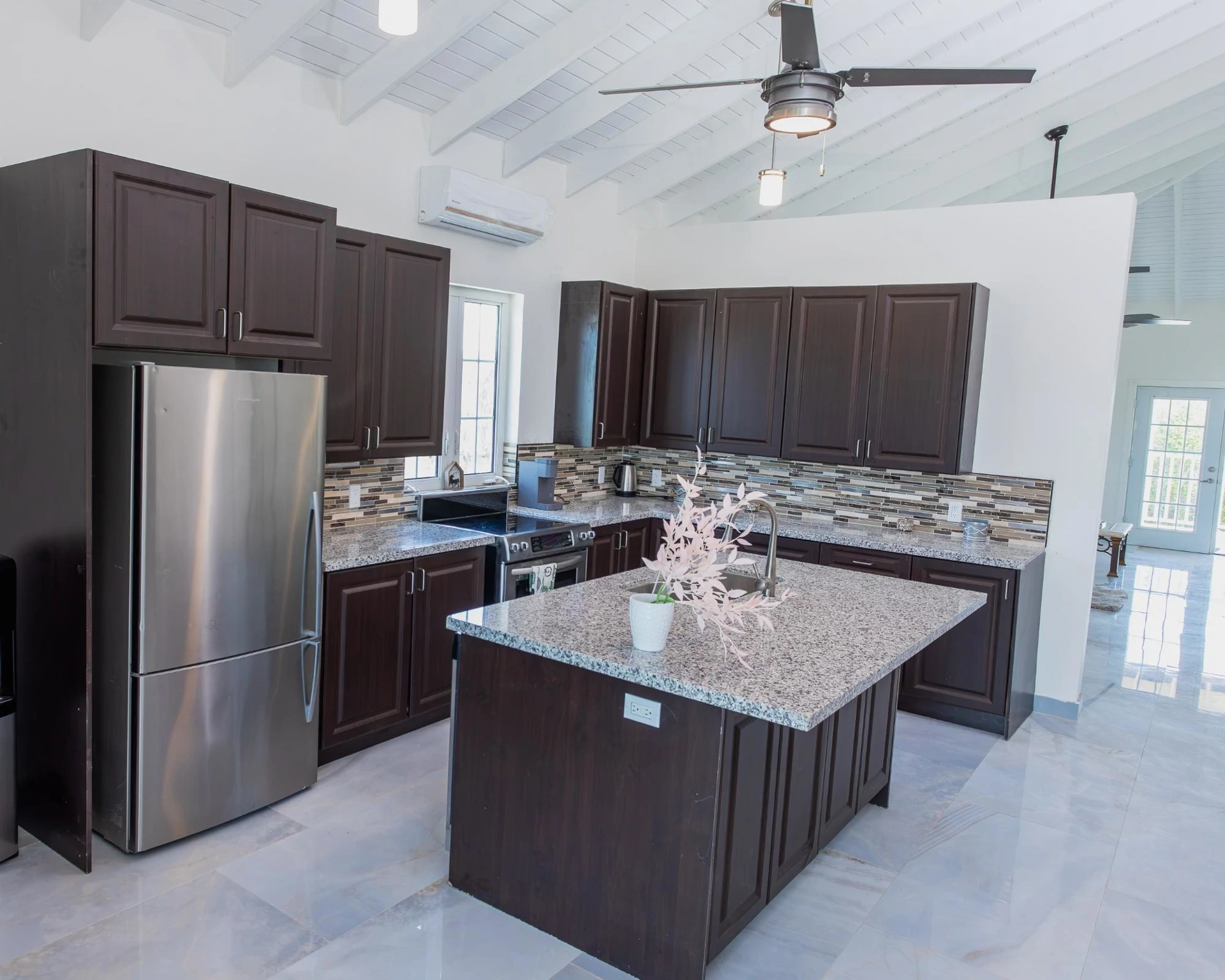 Two Turnkey Single-Family Residences - Gallery image 2