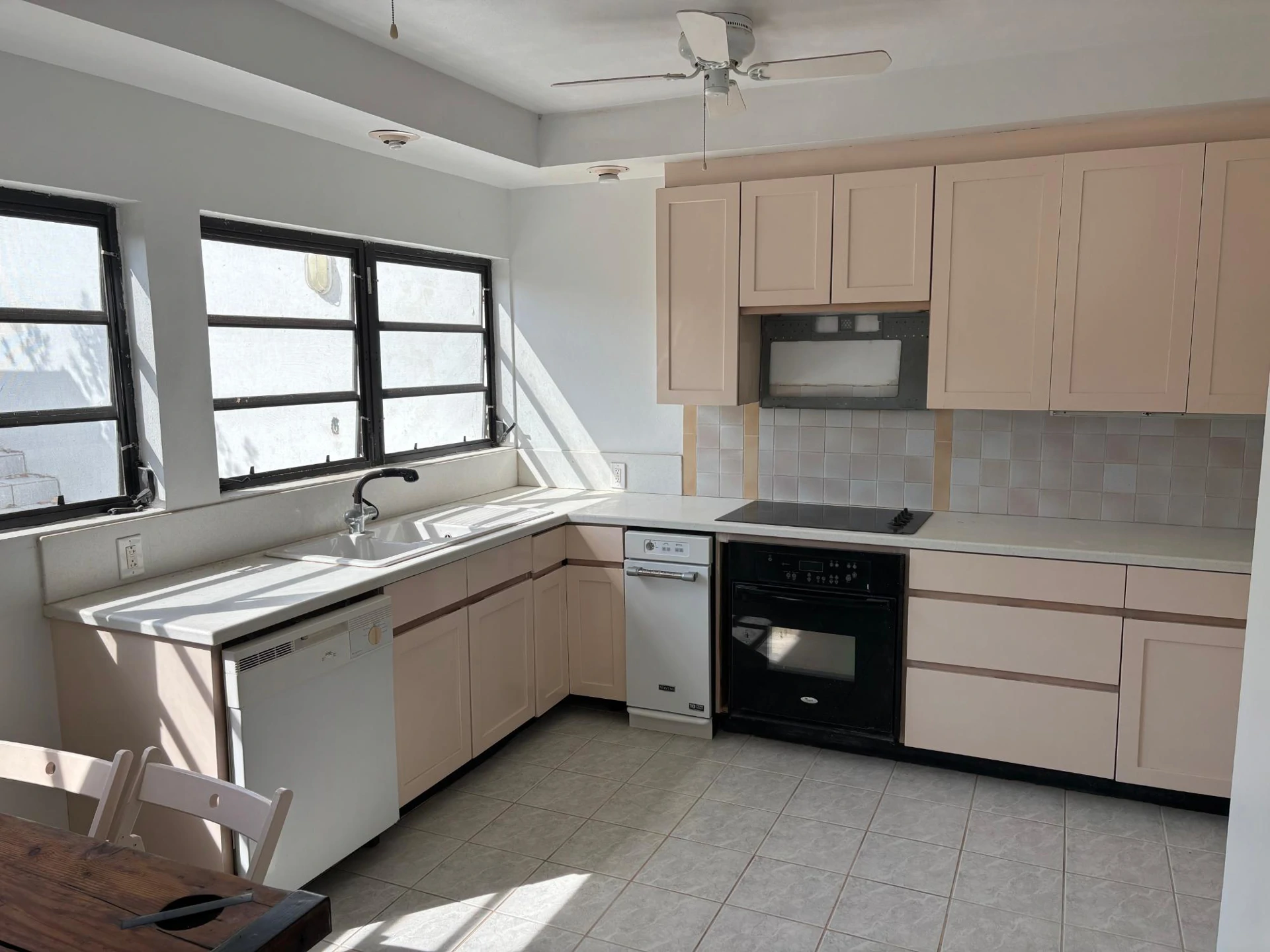 NELSON HILL ROAD 4-BED VILLA - Gallery image 25