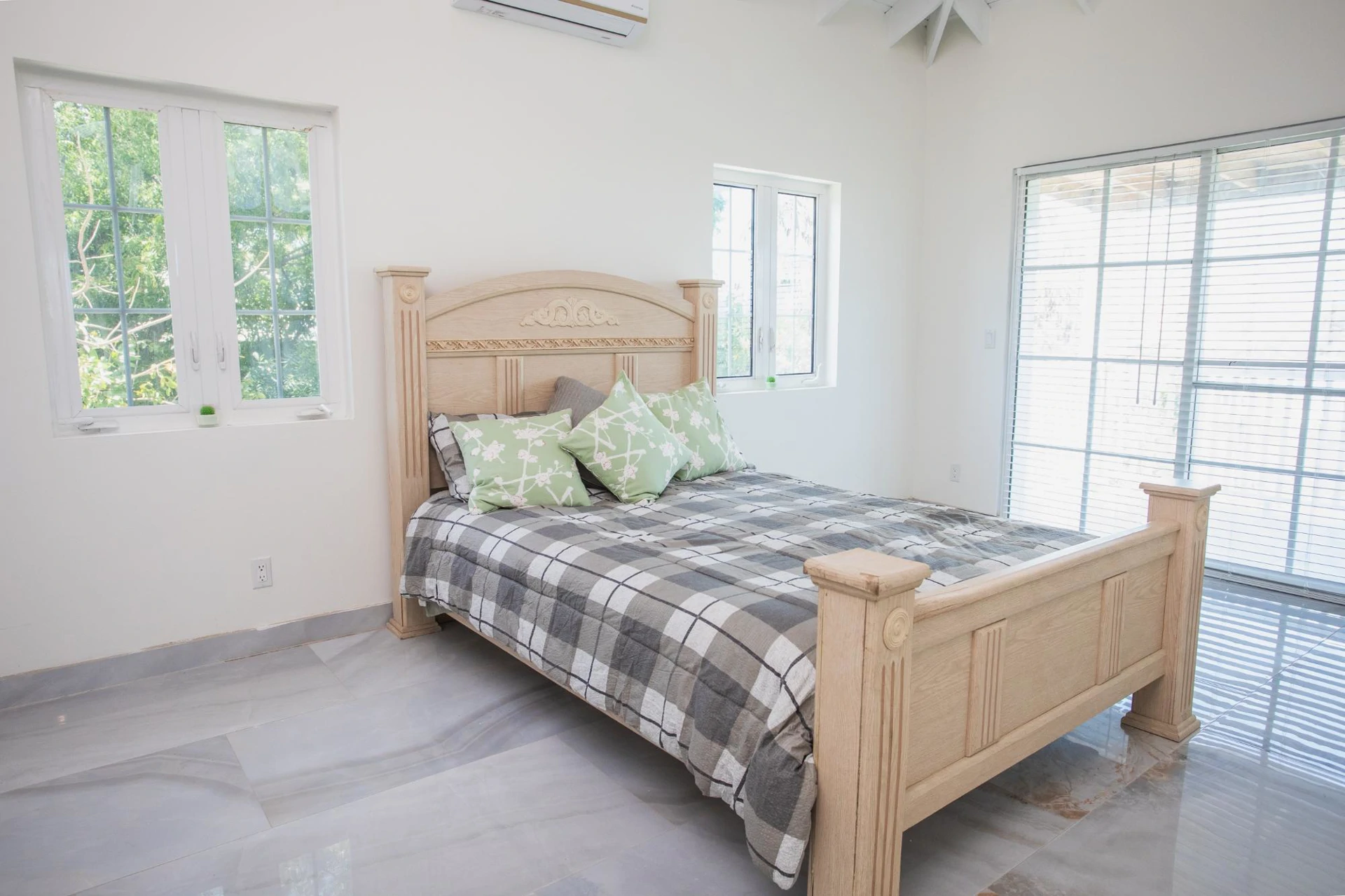 Two Turnkey Single-Family Residences - Gallery image 4