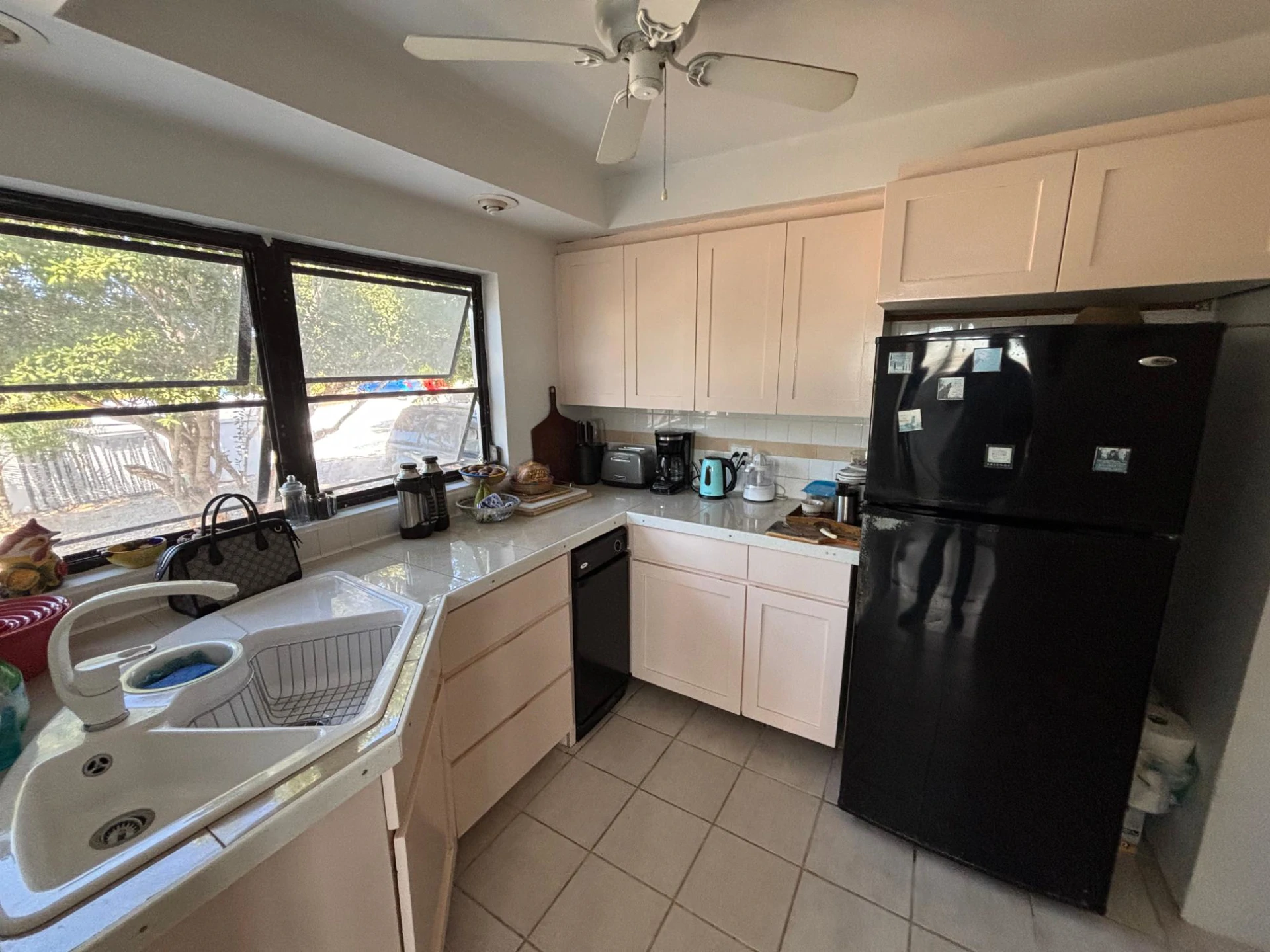 NELSON HILL ROAD 4-BED VILLA - Gallery image 26