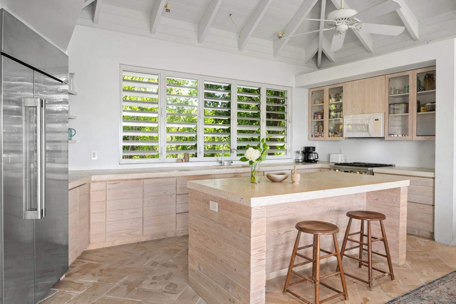 Canalfront Home - Gallery image 3