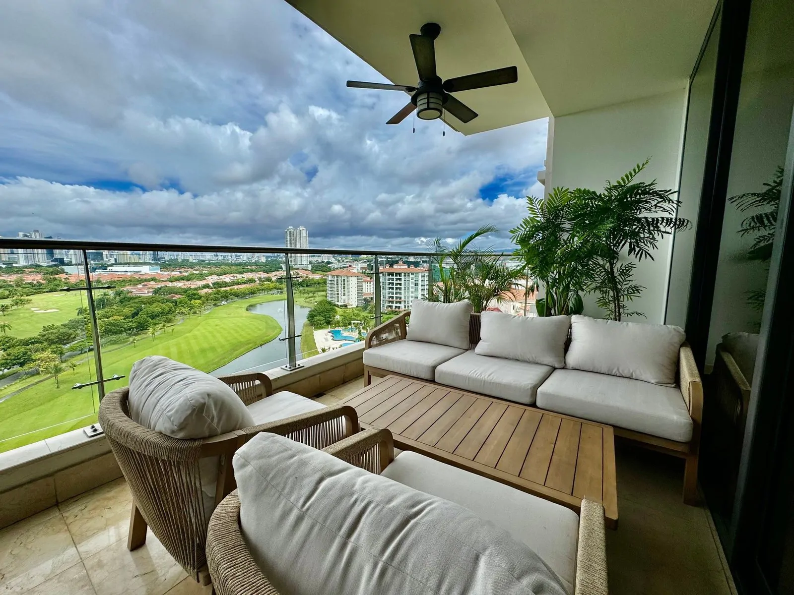 PH La Vista, Golf Views in Santa Maria