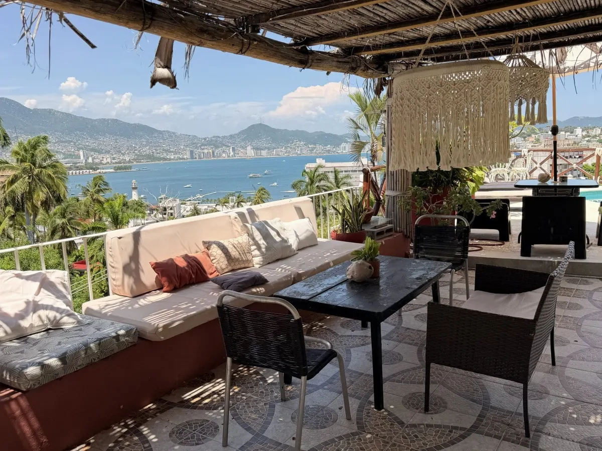 Casa Breizh 8-Bedroom Multi-Unit Oceanview Property