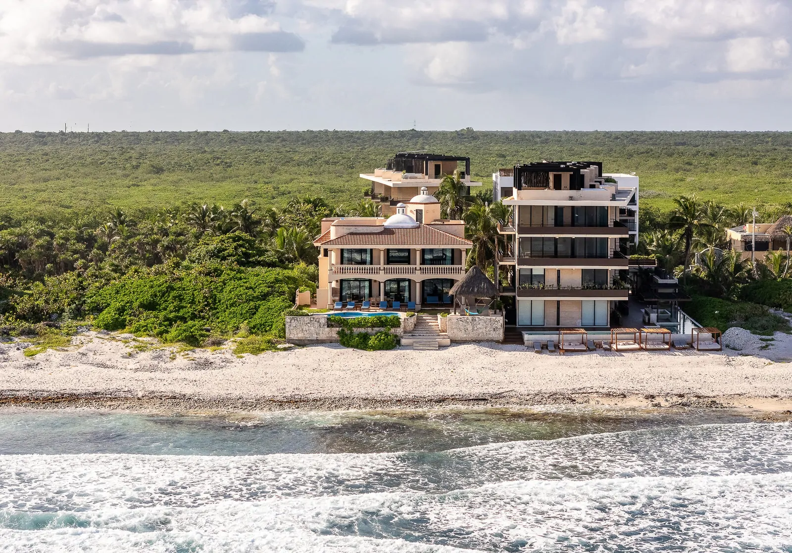 Casa Tres Palmeras 4 Bedroom Beachfront Villa