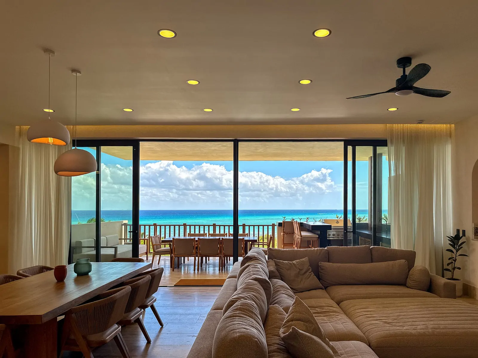 Costa Beach 4 Bedroom Beachfront Condo