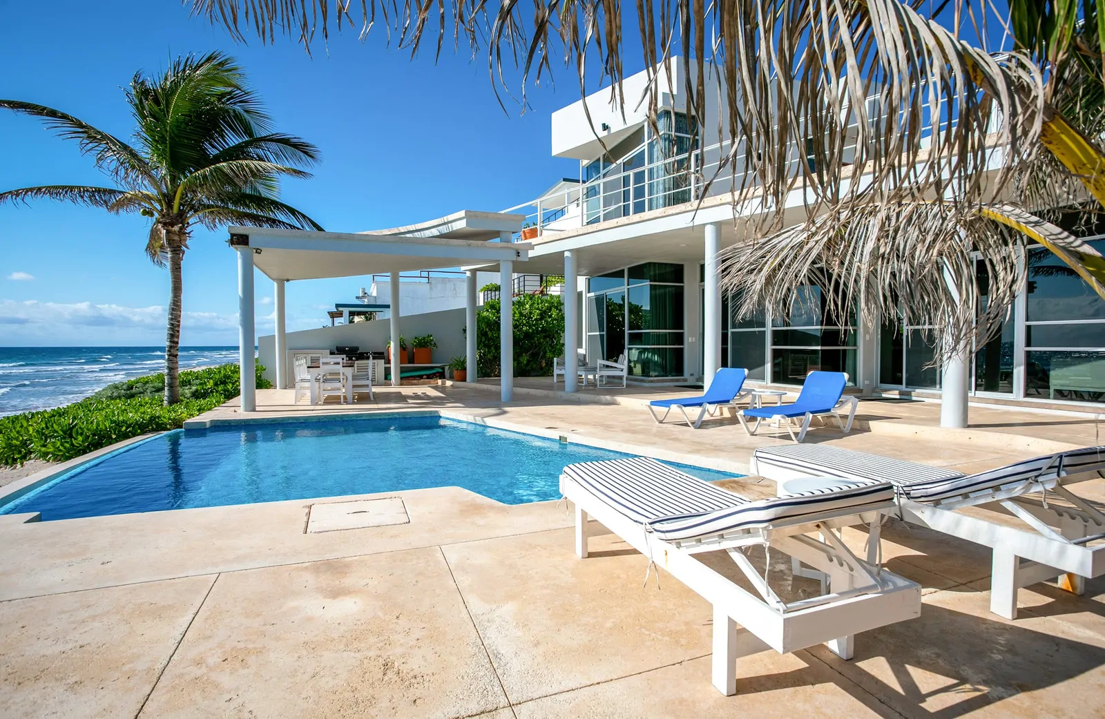 Dos Bahias 4 Bedroom Beachfront Villa