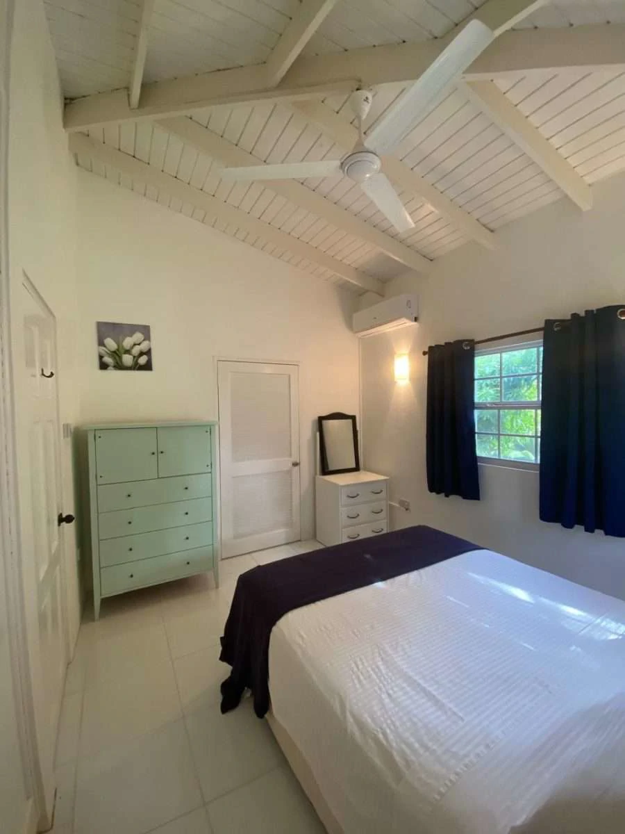 Hibiscus 3, Gate Park, Cap Estate. - Gallery image 10