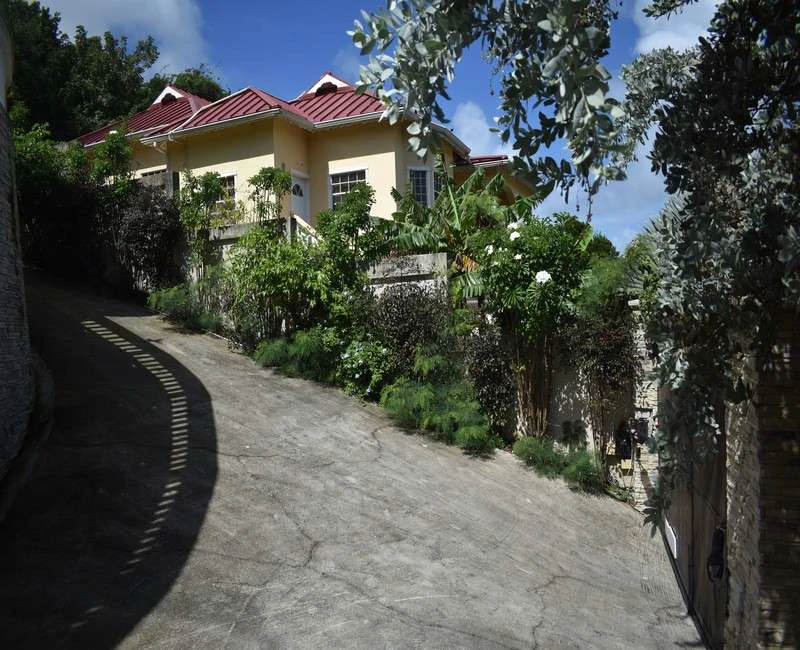 Cascade Manor, Caye Manje Beausejour.