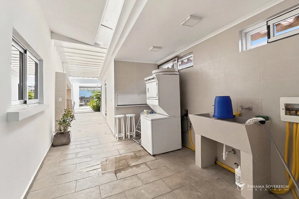 5 Bedroom House in San Carlos - Gallery image 28