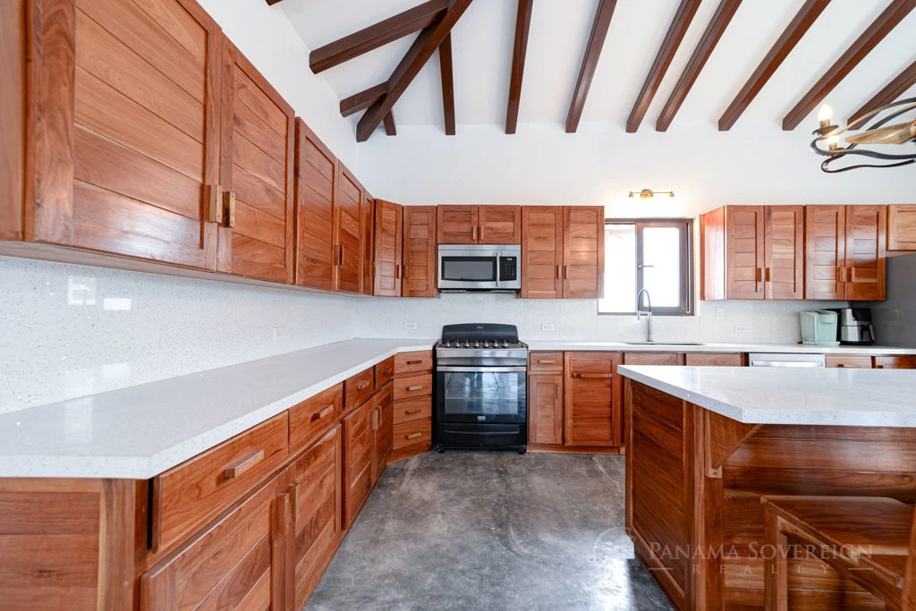 3 Bedroom House in Pedasi - Gallery image 8