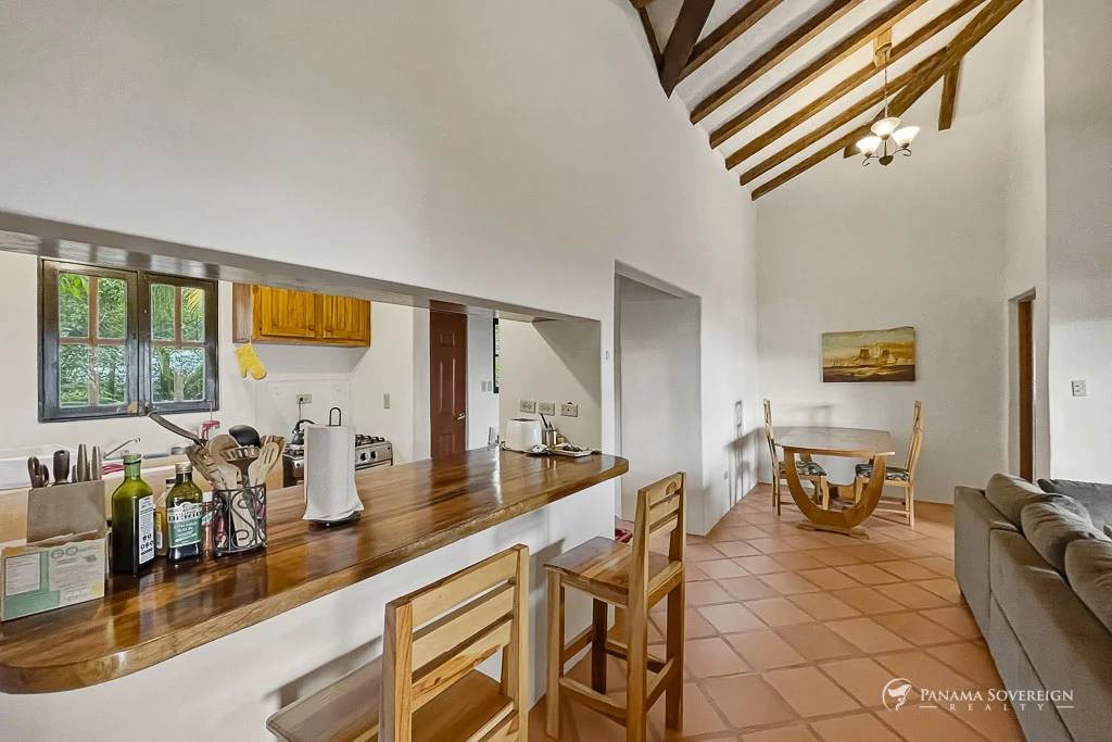 2 Bedroom House in Cambutal - Gallery image 10