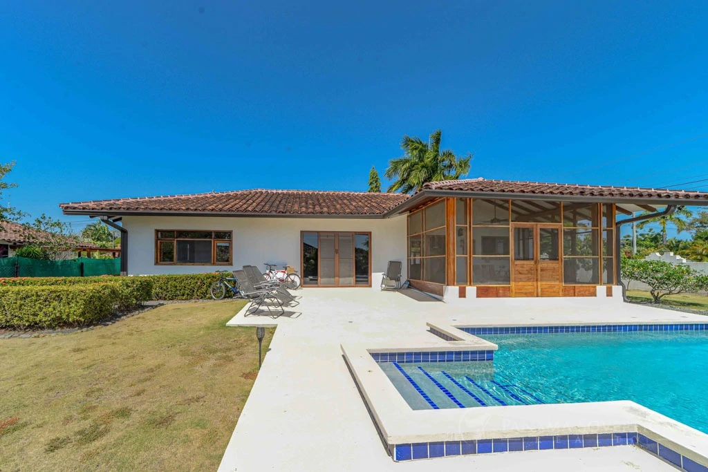 3 Bedroom House in Pedasi - Gallery image 2
