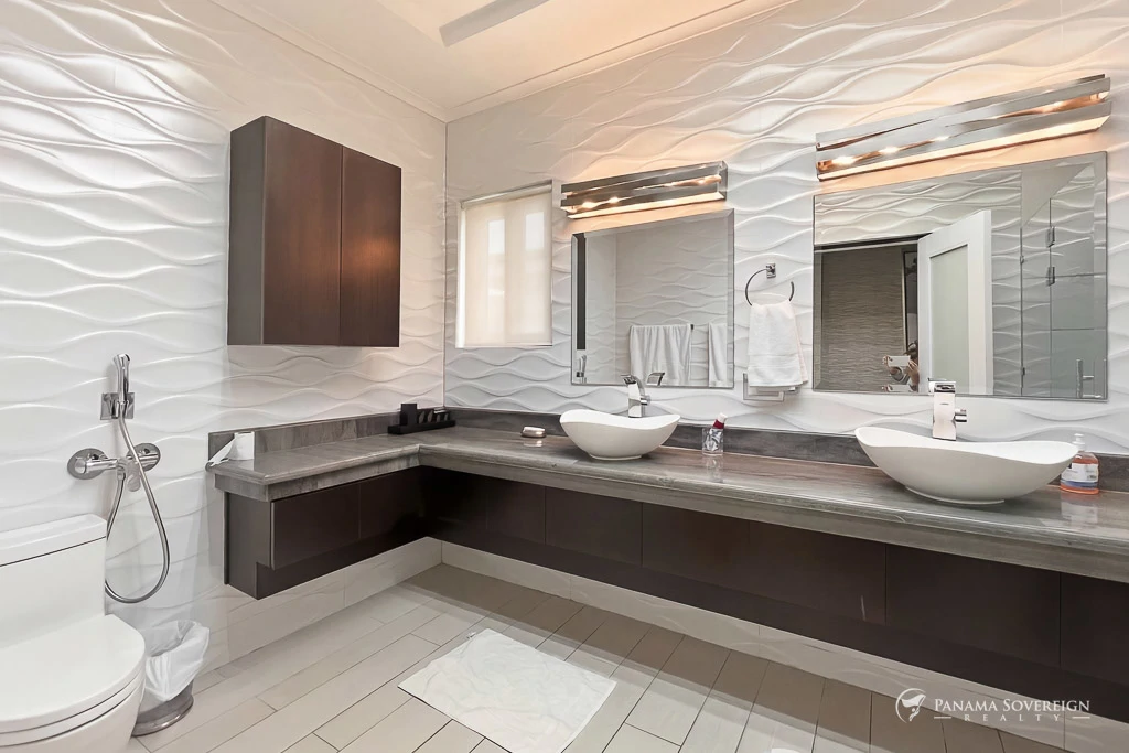 5 Bedroom House in San Carlos - Gallery image 29