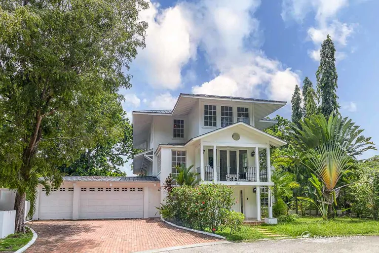 4 Bedroom House in Canal Zone