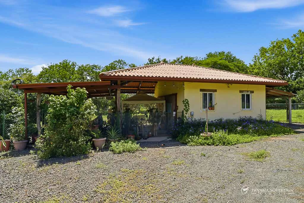 4 Bedroom House in Pedasi - Gallery image 7