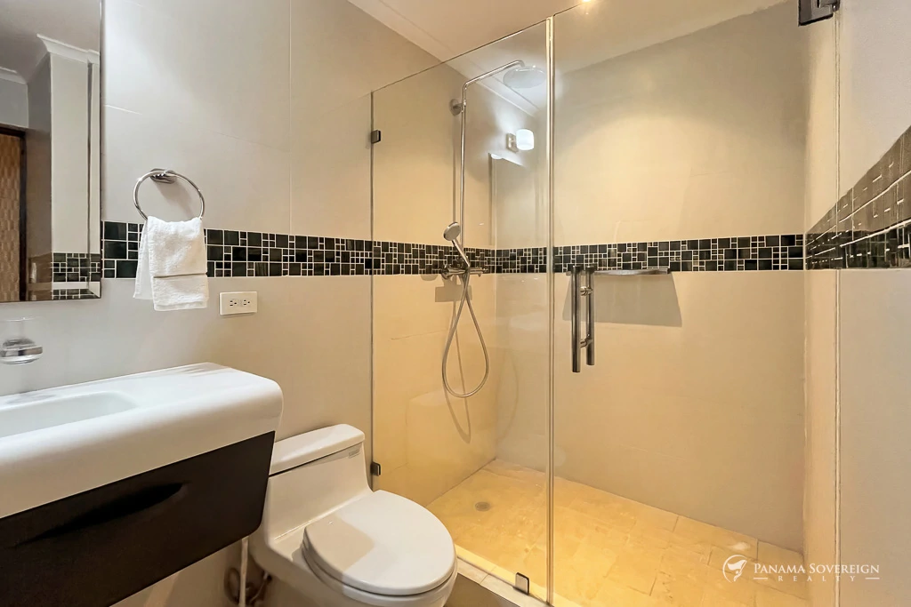 5 Bedroom House in San Carlos - Gallery image 20