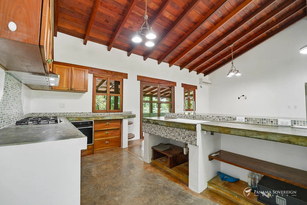 4 Bedroom House in Pedasi - Gallery image 14