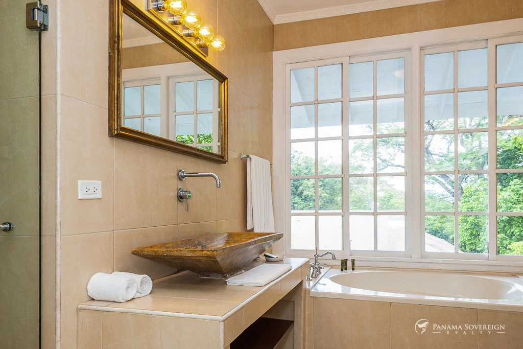 4 Bedroom House in Canal Zone - Gallery image 23