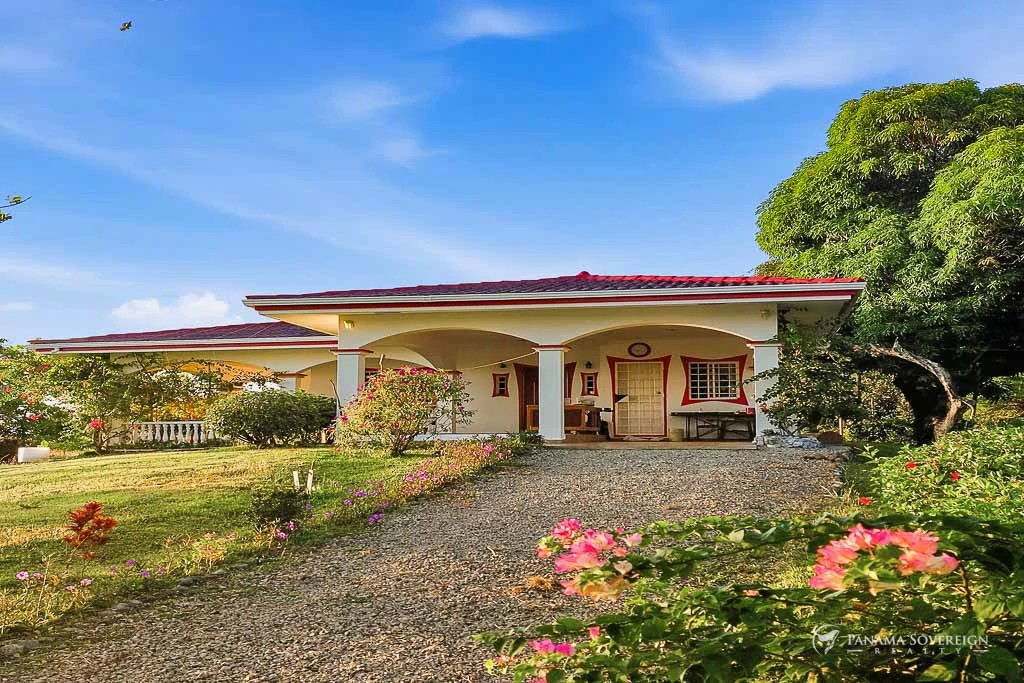 3 Bedroom House in Lake Gatun - Gallery image 2