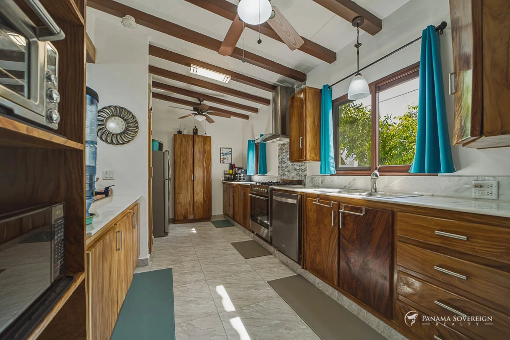 2 Bedroom House in Pedasi - Gallery image 3