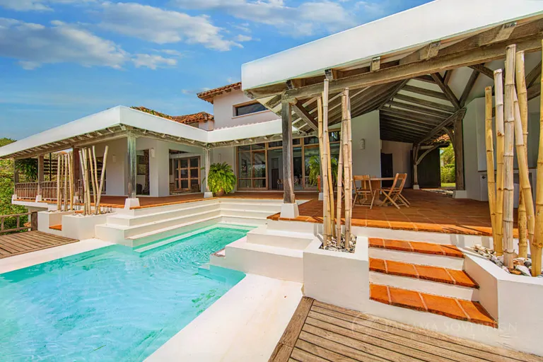 6 Bedroom House in Los Destiladeros