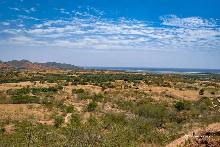 Land in Canas