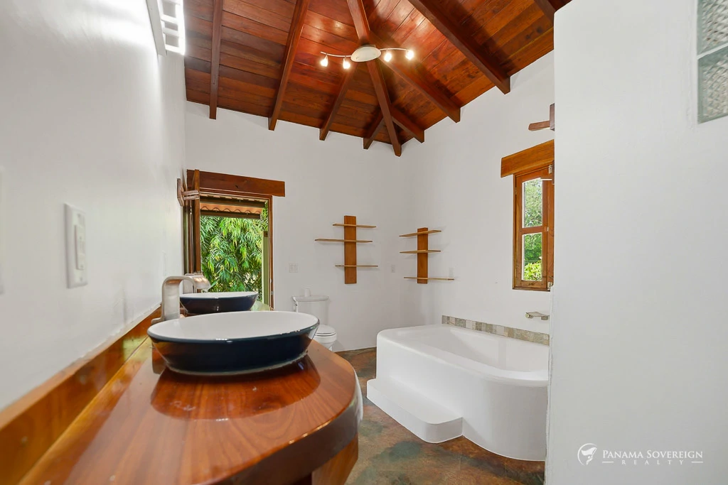 4 Bedroom House in Pedasi - Gallery image 17
