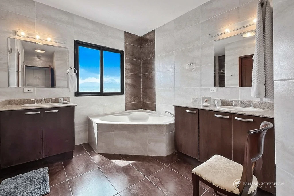 5 Bedroom Condo in San Carlos - Gallery image 45