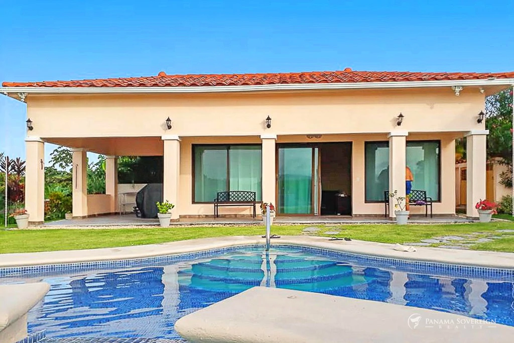 4 Bedroom House in San Carlos - Gallery image 2