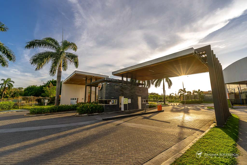2 Bedroom Condo in Costa del Este - Gallery image 2